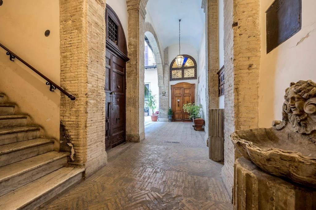 Piazza Navona Historical Palace * Rom