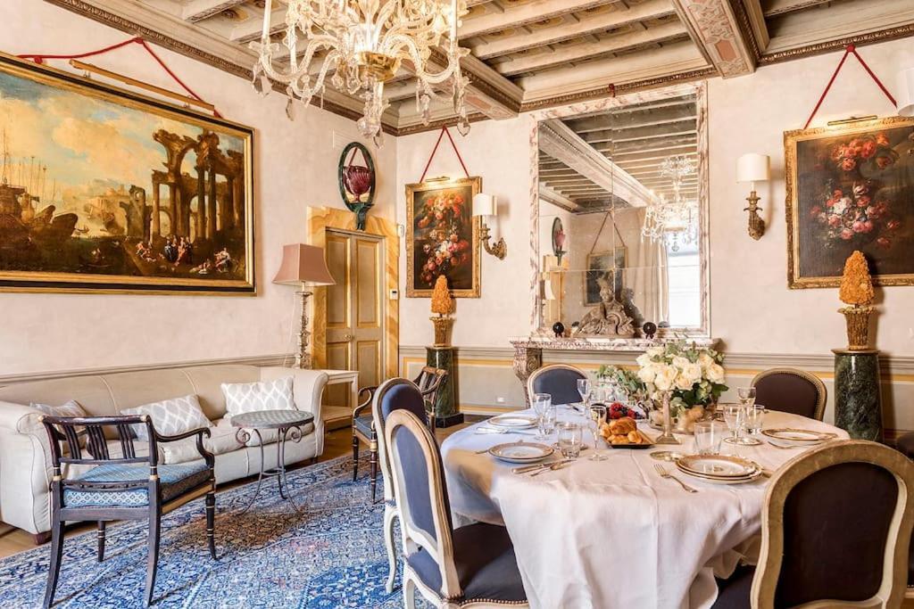 Piazza Navona Historical Palace Apartment